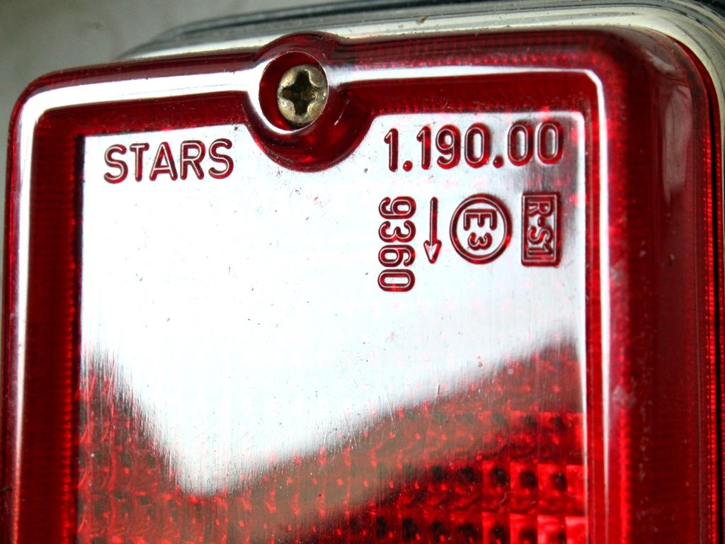 ZADNJI DESNI ZAROMETI OEM N. 119000 ORIGINAL REZERVNI DEL FIAT 128 (1969 - 1983)BENZINA LETNIK 1973