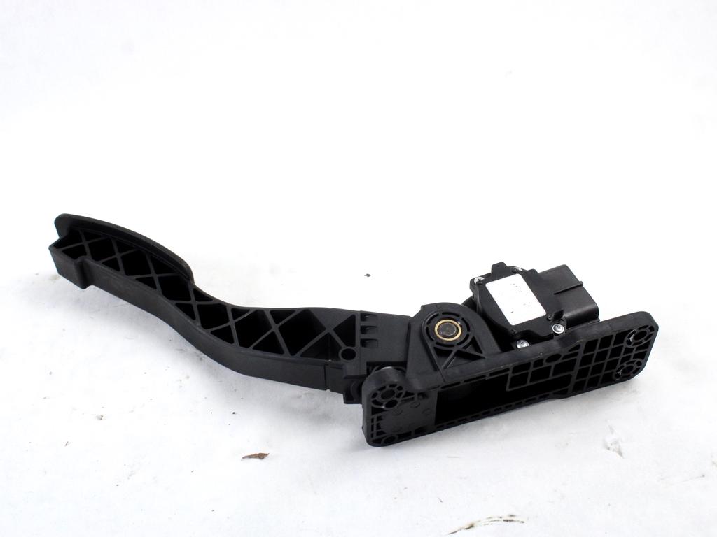 PEDALI OEM N. S121108010 ORIGINAL REZERVNI DEL DR ZERO (2015 - 2019)BENZINA LETNIK 2018