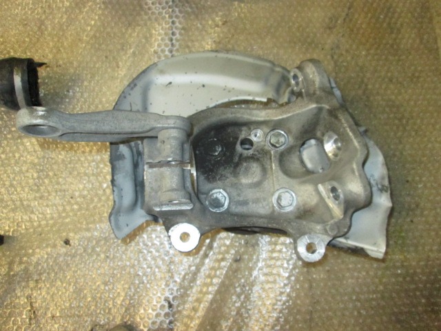 LEVI VRTLJIVI LEZAJ / PESTO KOLESA Z LEZAJEM SPREDAJ OEM N. 31226765601 ORIGINAL REZERVNI DEL BMW SERIE 5 E60 E61 (2003 - 2010) DIESEL LETNIK 2004