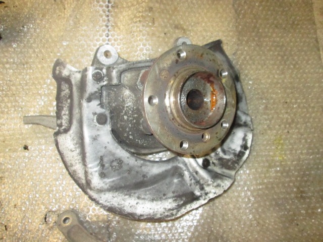 LEVI VRTLJIVI LEZAJ / PESTO KOLESA Z LEZAJEM SPREDAJ OEM N. 31226765601 ORIGINAL REZERVNI DEL BMW SERIE 5 E60 E61 (2003 - 2010) DIESEL LETNIK 2004