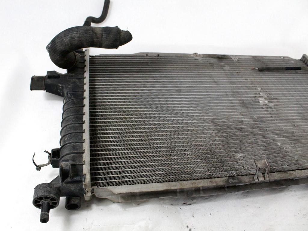 RADIATOR VODE OEM N. 13152319 ORIGINAL REZERVNI DEL OPEL ASTRA H A04 L48 L08 L35 L67 R 5P/3P/SW (2007 - 2010) DIESEL LETNIK 2008