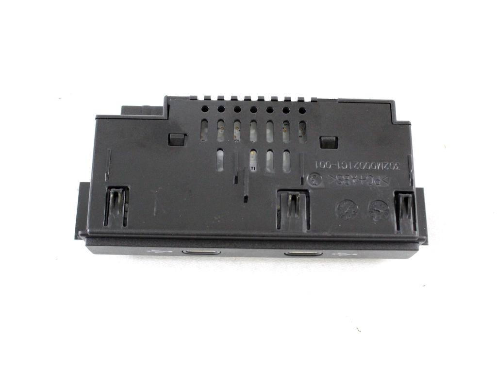 USB / AUX OEM N. 5NA035736 ORIGINAL REZERVNI DEL CUPRA FORMENTOR KM7 (DAL 2020) DIESEL LETNIK 2021