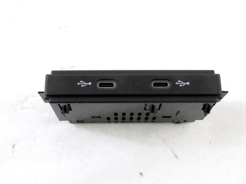 USB / AUX OEM N. 5NA035736 ORIGINAL REZERVNI DEL CUPRA FORMENTOR KM7 (DAL 2020) DIESEL LETNIK 2021