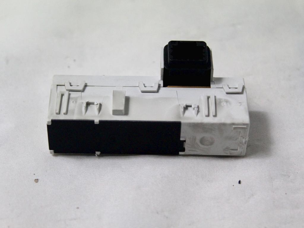 KRMILNA ENOTA NAVIGACIJSKE ENOTE OEM N. 248803859R ORIGINAL REZERVNI DEL RENAULT MEGANE MK3 BZ0/1 B3 DZ0/1 KZ0/1 BER/SPORTOUR/ESTATE (2009 - 2015) DIESEL LETNIK 2010