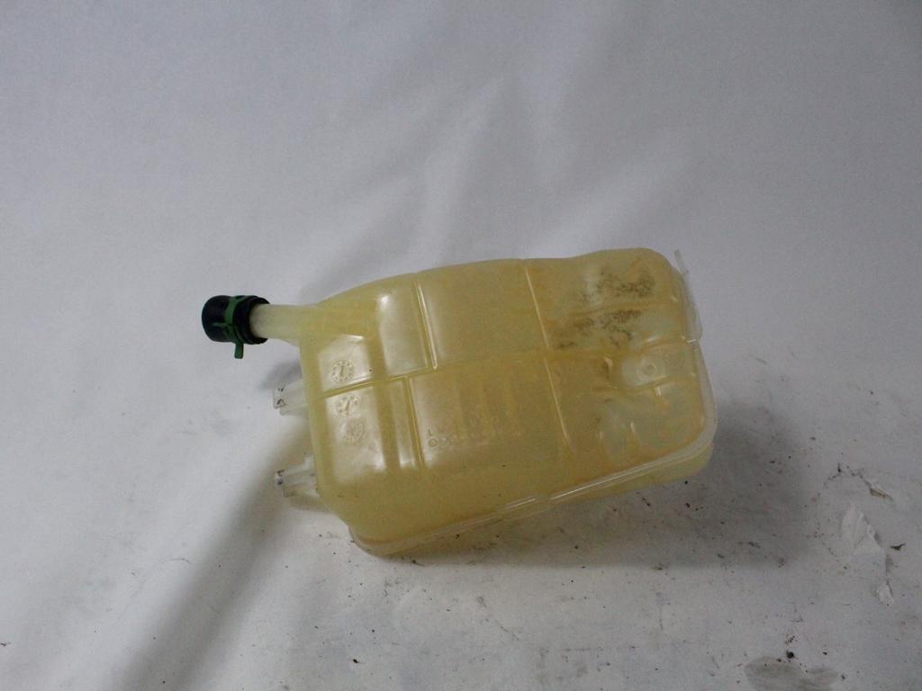 HLADILNA VODA ZA RADIJATORJE OEM N. 217100005R ORIGINAL REZERVNI DEL RENAULT MEGANE MK3 BZ0/1 B3 DZ0/1 KZ0/1 BER/SPORTOUR/ESTATE (2009 - 2015) DIESEL LETNIK 2010