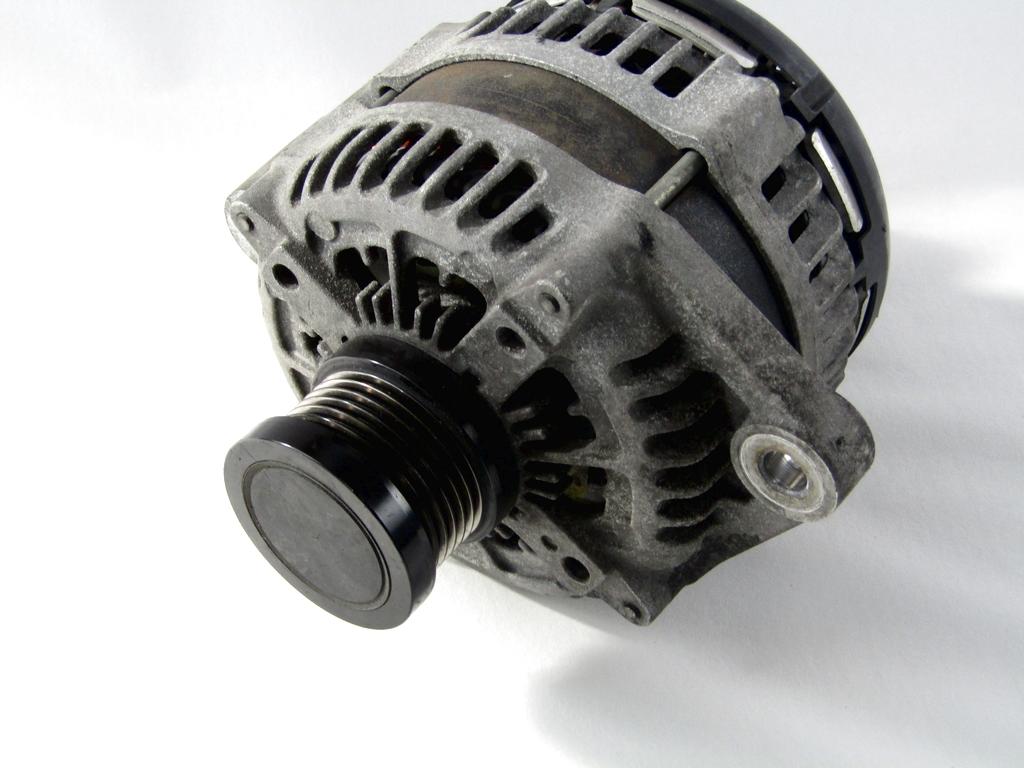 ALTERNATOR OEM N. 50553764 ORIGINAL REZERVNI DEL ALFA ROMEO STELVIO 949 (DAL 2017)DIESEL LETNIK 2019