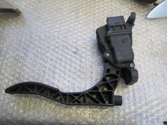 PEDALI OEM N. 4F1721523B ORIGINAL REZERVNI DEL AUDI A6 C6 4F2 4FH 4F5 BER/SW/ALLROAD (07/2004 - 10/2008) DIESEL LETNIK 2006