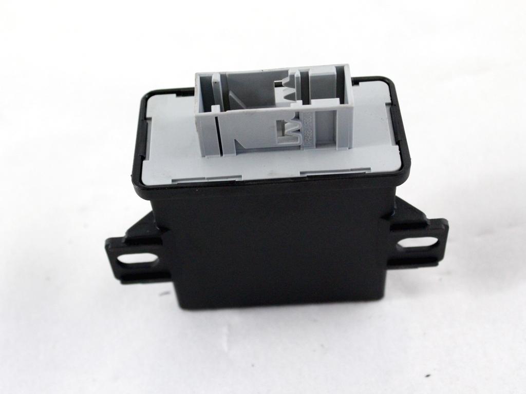 RACUNALNIK KSENONSKIH ZAROMETOV OEM N. 5LA008379 ORIGINAL REZERVNI DEL AUDI A6 C6 R 4F2 4FH 4F5 BER/SW/ALLROAD (10/2008 - 2011) DIESEL LETNIK 2009