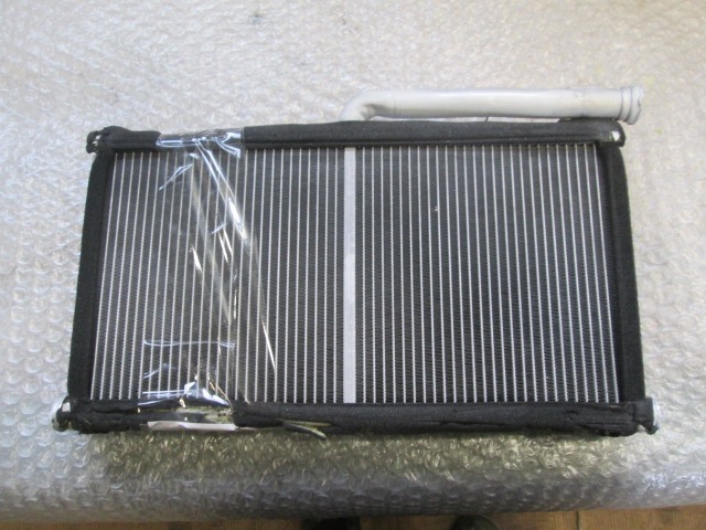 GRELEC RADIATORJA OEM N. 4F0820031C ORIGINAL REZERVNI DEL AUDI A6 C6 4F2 4FH 4F5 BER/SW/ALLROAD (07/2004 - 10/2008) DIESEL LETNIK 2006