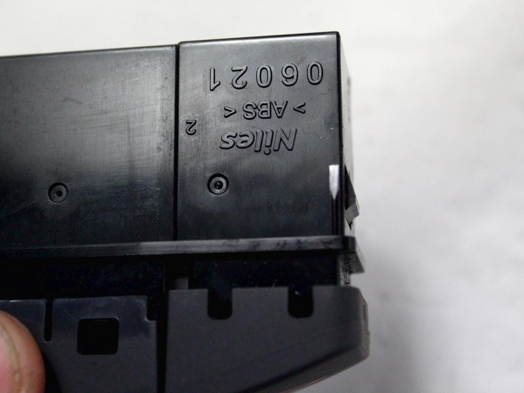 STIKALO VARNOSTNIH ZMIGAVCEV  OEM N. 3743055L00P4Z ORIGINAL REZERVNI DEL SUZUKI SX4 EY GY R (2009-2014)BENZINA LETNIK 2011