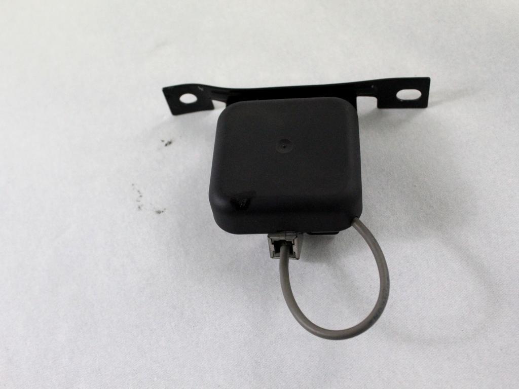 ANTENA ZA NAVIGACIJO / GPS OEM N. 9459451 ORIGINAL REZERVNI DEL VOLVO V70 MK2 285 (2000 - 2007) DIESEL LETNIK 2000