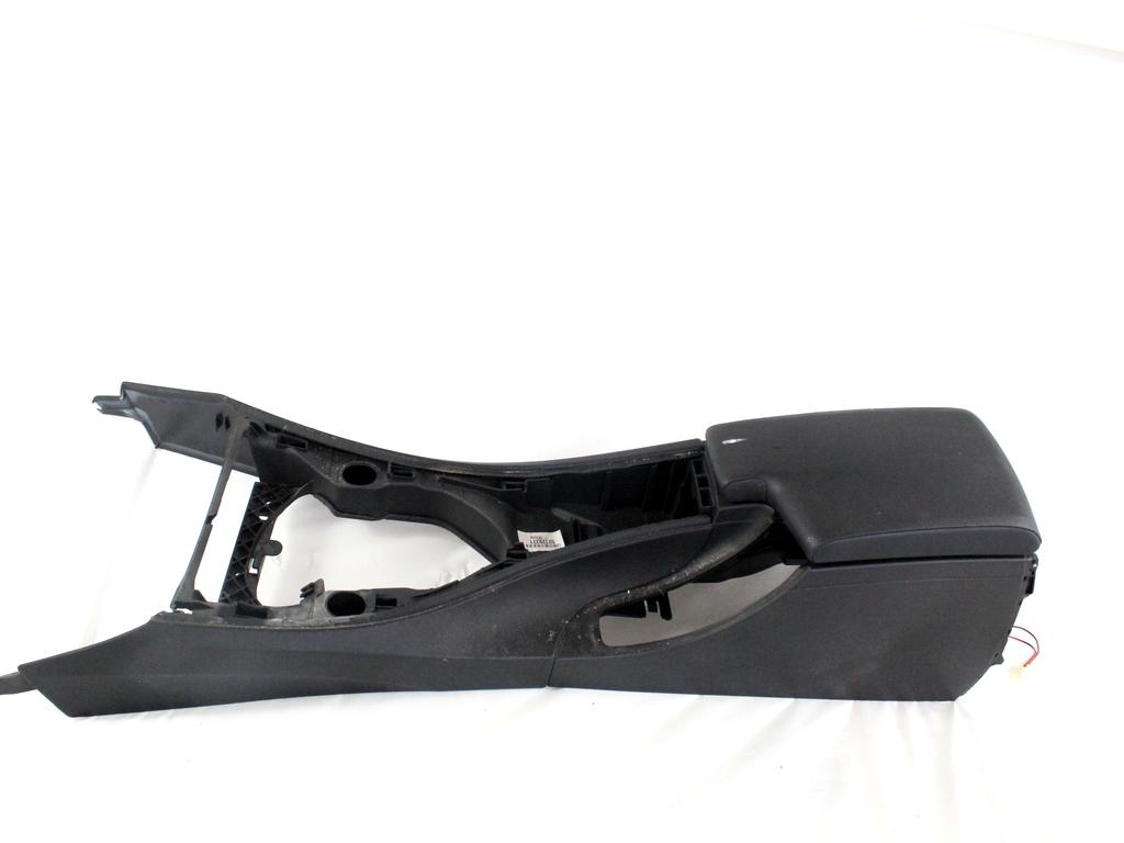NASLON ZA ROKE/SREDINSKA KONZOLA OEM N. 51169153212 ORIGINAL REZERVNI DEL BMW SERIE 3 BER/SW/COUPE/CABRIO E90/E91/E92/E93 LCI R (2009 - 2012) DIESEL LETNIK 2010