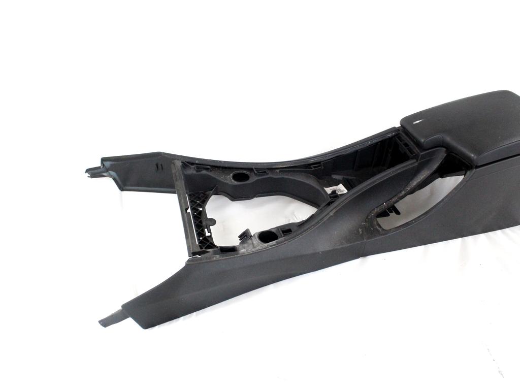 NASLON ZA ROKE/SREDINSKA KONZOLA OEM N. 51169153212 ORIGINAL REZERVNI DEL BMW SERIE 3 BER/SW/COUPE/CABRIO E90/E91/E92/E93 LCI R (2009 - 2012) DIESEL LETNIK 2010