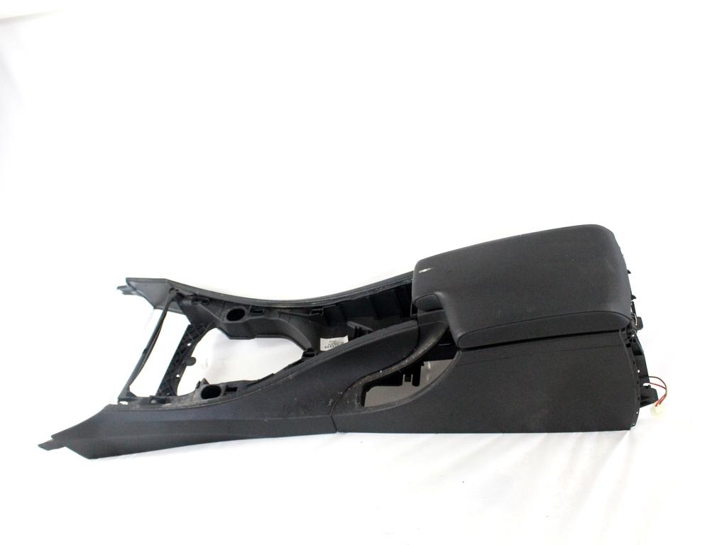 NASLON ZA ROKE/SREDINSKA KONZOLA OEM N. 51169153212 ORIGINAL REZERVNI DEL BMW SERIE 3 BER/SW/COUPE/CABRIO E90/E91/E92/E93 LCI R (2009 - 2012) DIESEL LETNIK 2010