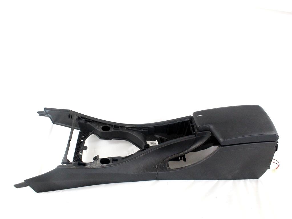 NASLON ZA ROKE/SREDINSKA KONZOLA OEM N. 51169153212 ORIGINAL REZERVNI DEL BMW SERIE 3 BER/SW/COUPE/CABRIO E90/E91/E92/E93 LCI R (2009 - 2012) DIESEL LETNIK 2010