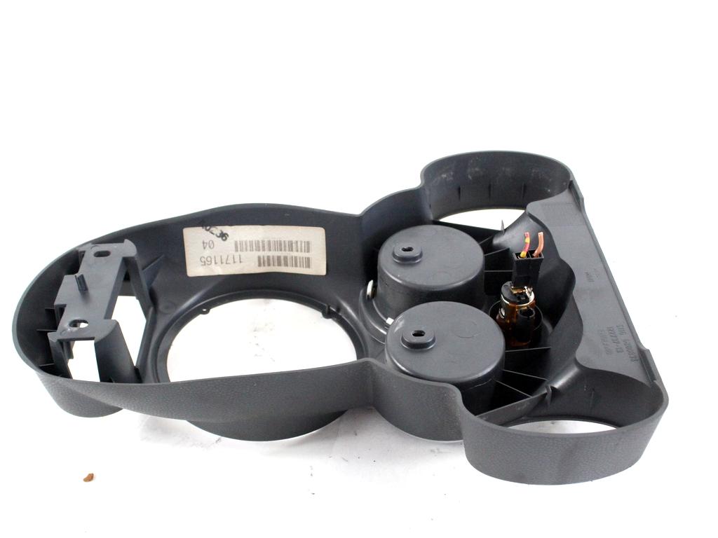 PLASTIKA MED SEDEZI BREZ NASLONJALA ROK OEM N. 51166800838 ORIGINAL REZERVNI DEL MINI ONE / COOPER / COOPER S R50 R52 R53 (2001-2006) BENZINA LETNIK 2001