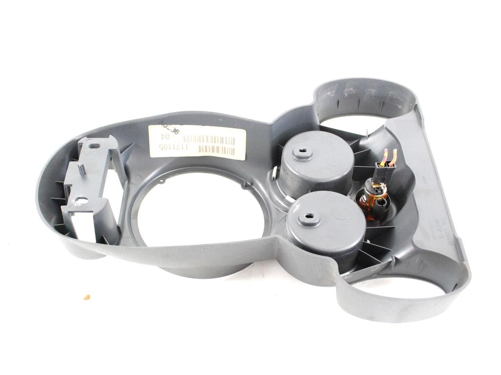 PLASTIKA MED SEDEZI BREZ NASLONJALA ROK OEM N. 51166800838 ORIGINAL REZERVNI DEL MINI ONE / COOPER / COOPER S R50 R52 R53 (2001-2006) BENZINA LETNIK 2001