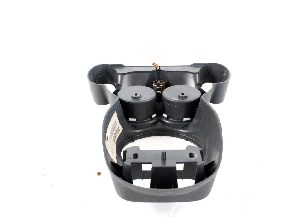 PLASTIKA MED SEDEZI BREZ NASLONJALA ROK OEM N. 51166800838 ORIGINAL REZERVNI DEL MINI ONE / COOPER / COOPER S R50 R52 R53 (2001-2006) BENZINA LETNIK 2001