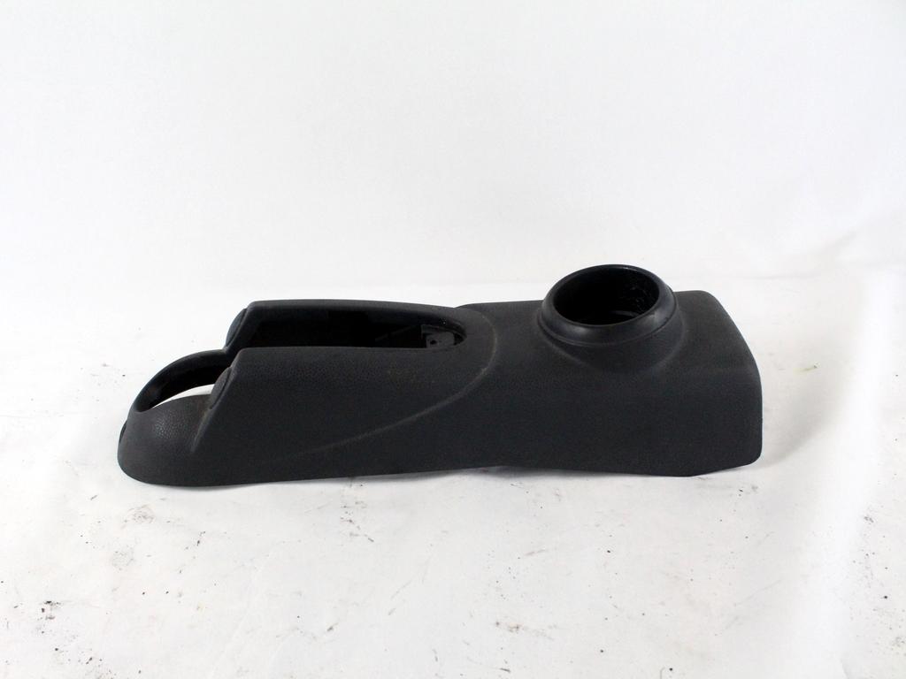 PLASTIKA MED SEDEZI BREZ NASLONJALA ROK OEM N. 51161169907 ORIGINAL REZERVNI DEL MINI ONE / COOPER / COOPER S R50 R52 R53 (2001-2006) BENZINA LETNIK 2001
