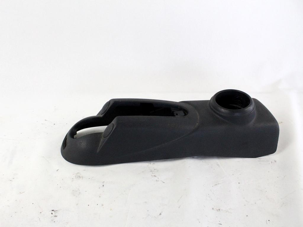 PLASTIKA MED SEDEZI BREZ NASLONJALA ROK OEM N. 51161169907 ORIGINAL REZERVNI DEL MINI ONE / COOPER / COOPER S R50 R52 R53 (2001-2006) BENZINA LETNIK 2001