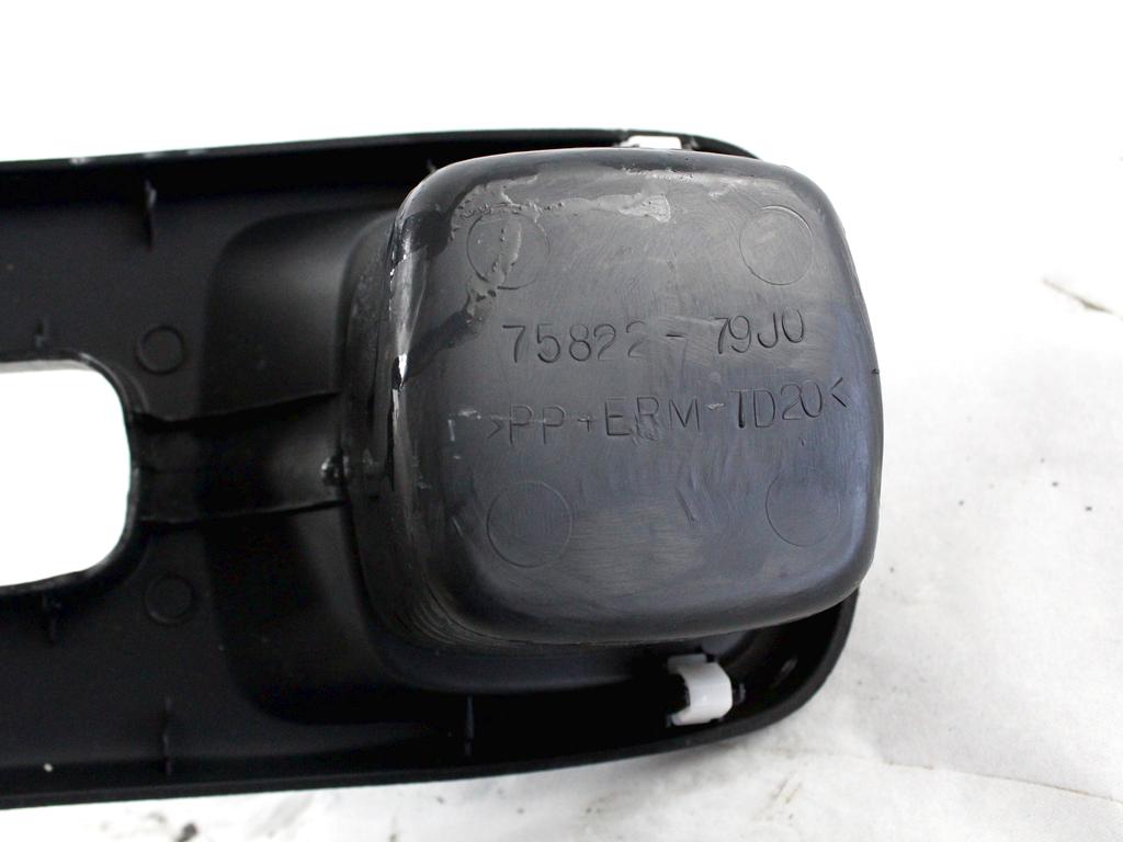 ZADNJI PRIKLJUCEK TUNELA  OEM N. 75822-79J0 ORIGINAL REZERVNI DEL FIAT SEDICI FY (2006 - 4/2009) DIESEL LETNIK 2009