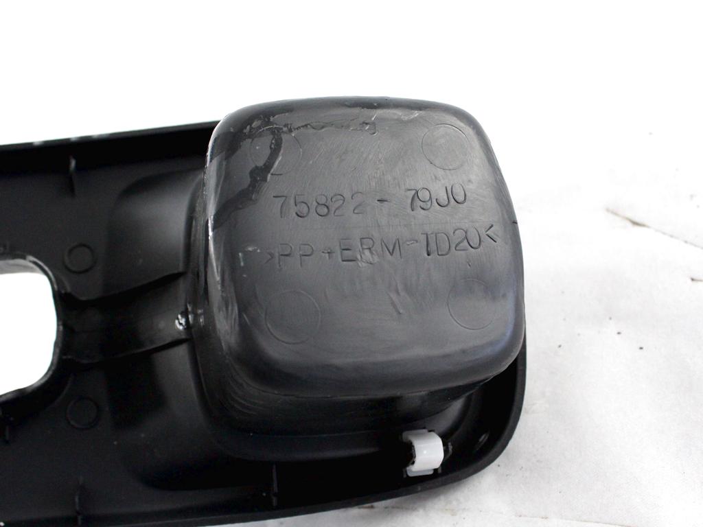 ZADNJI PRIKLJUCEK TUNELA  OEM N. 75822-79J0 ORIGINAL REZERVNI DEL FIAT SEDICI FY (2006 - 4/2009) DIESEL LETNIK 2009