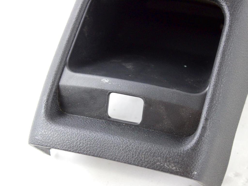 ZADNJI PRIKLJUCEK TUNELA  OEM N. 969306PA0A ORIGINAL REZERVNI DEL NISSAN JUKE F16 (DAL 2019)BENZINA LETNIK 2021