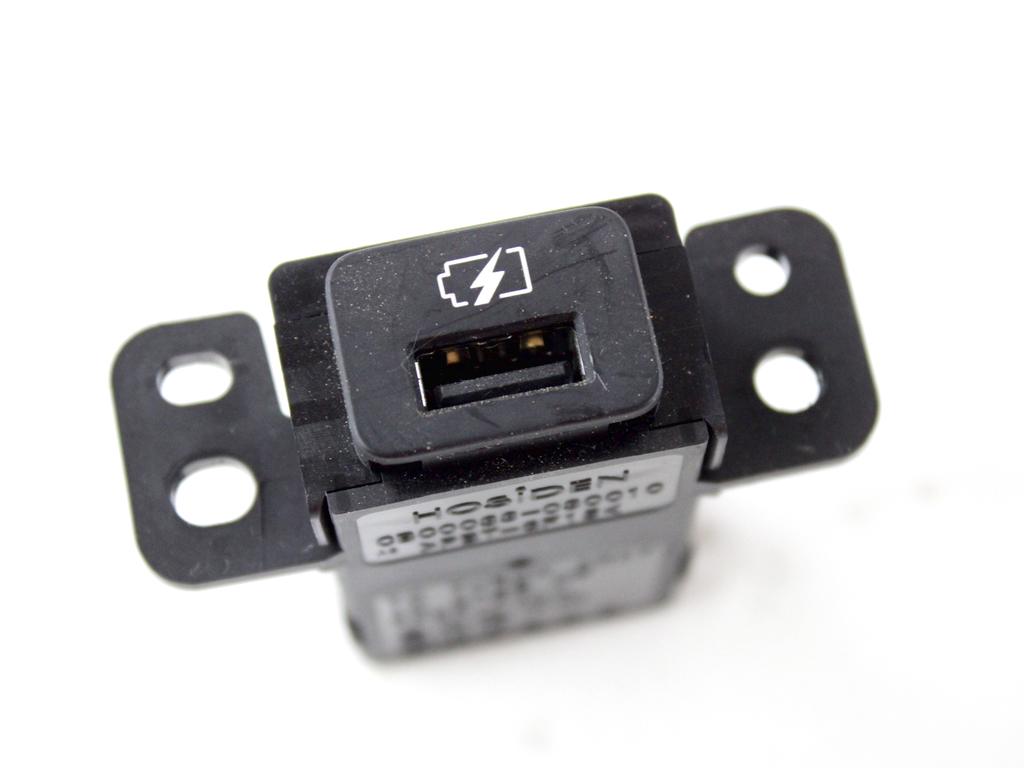 USB / AUX OEM N. 253315NA1A ORIGINAL REZERVNI DEL NISSAN JUKE F16 (DAL 2019)BENZINA LETNIK 2021