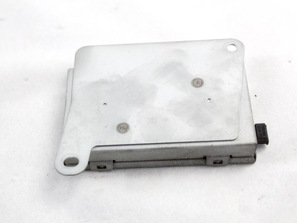 OJACEVALEC / ANTENA OEM N. 8E9035225 ORIGINAL REZERVNI DEL AUDI A4 B6 8E2 8E5 BER/SW (2001 - 2005) DIESEL LETNIK 2002