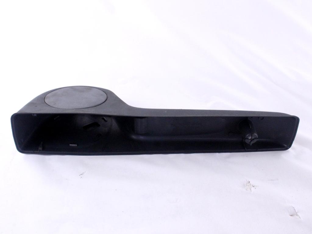 PLASTIKA MED SEDEZI BREZ NASLONJALA ROK OEM N. Q0000702V012C96A00 ORIGINAL REZERVNI DEL SMART FORTWO CITY-COUPE CABRIO 450 MK1 (1998 - 2007) DIESEL LETNIK 2004