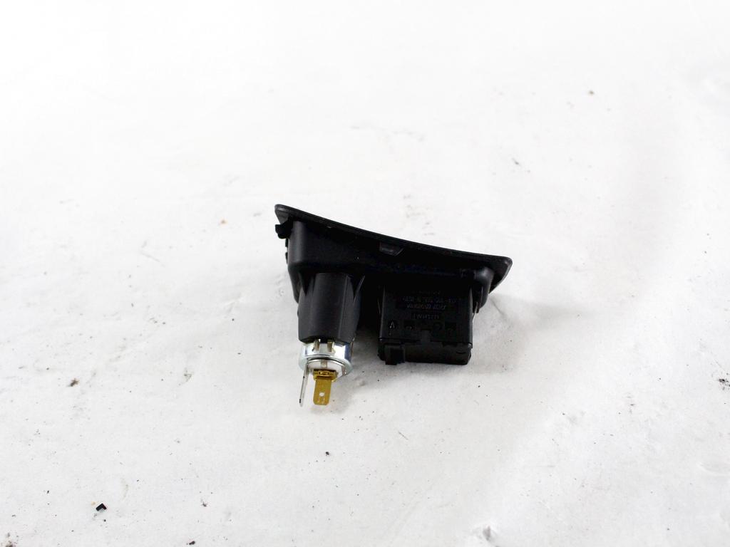 USB / AUX OEM N. 61316930561 ORIGINAL REZERVNI DEL BMW SERIE 1 BER/COUPE/CABRIO E81/E82/E87/E88 (2003 - 2007) DIESEL LETNIK 2006