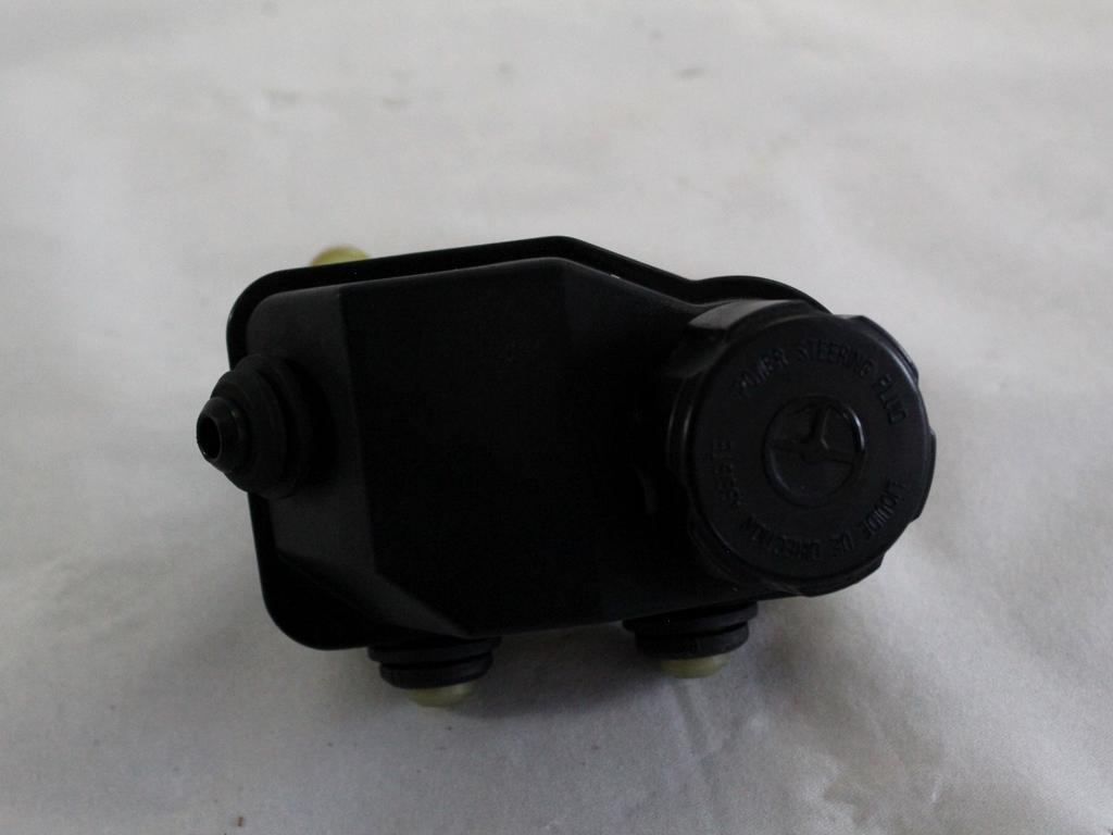 REZERVOAR CRPALKA  SERVO VOLAN OEM N. 4N51-3531-DC ORIGINAL REZERVNI DEL VOLVO V50 545 (2004 - 05/2007) DIESEL LETNIK 2004
