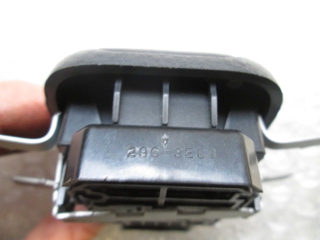 ZADNJE STIKALO OEM N. 84810B2020S2 ORIGINAL REZERVNI DEL DAIHATSU TREVIS MK2 (2004 - 2010) BENZINA LETNIK 2009