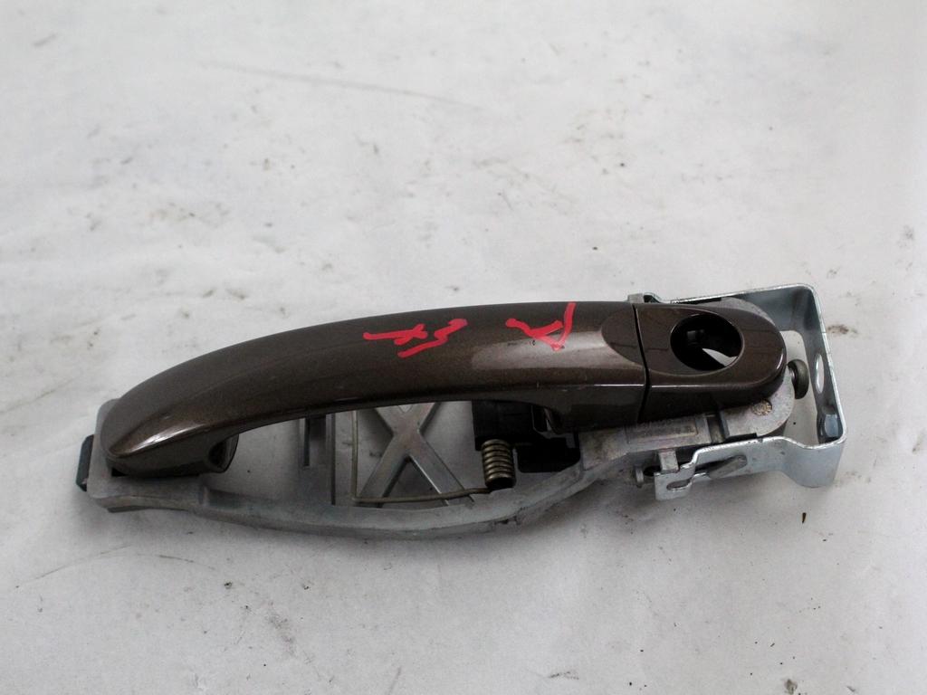 ZUNANJA KLJUKA SPREDNJA LEVA VRATA OEM N. 7H0837205DGRU ORIGINAL REZERVNI DEL VOLKSWAGEN TOURAN 1T3 MK1 R2 (2010 - 2015) DIESEL LETNIK 2015