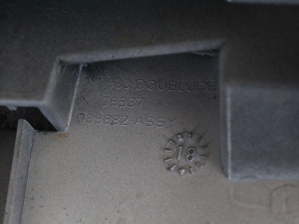 ZADNJI SPOJLER OEM N. 9678324280 ORIGINAL REZERVNI DEL PEUGEOT 2008 U (2013 - 2019) BENZINA LETNIK 2018