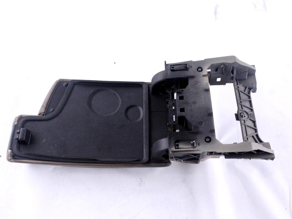 SREDINSKA KONZOLA OEM N. 51167147221 ORIGINAL REZERVNI DEL BMW SERIE 3 BER/SW/COUPE/CABRIO E90/E91/E92/E93 (2005 -2009) DIESEL LETNIK 2006