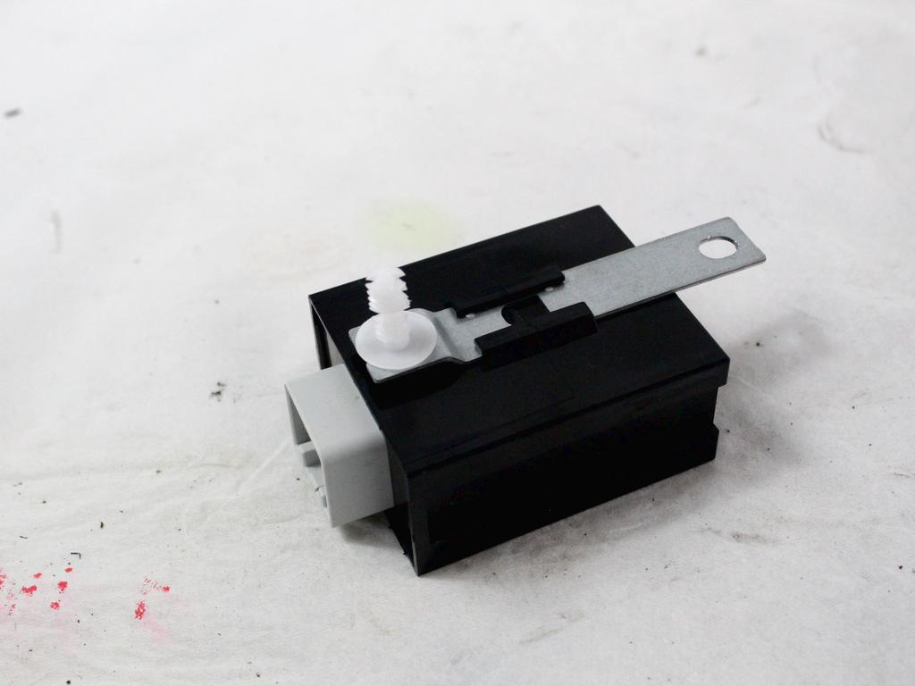 RELE' OEM N. BJ32-17509-AD ORIGINAL REZERVNI DEL LAND ROVER RANGE ROVER EVOQUE L551 (DAL 2019)IBRIDO (ELETTRICO-DIESEL)   LETNIK 2021
