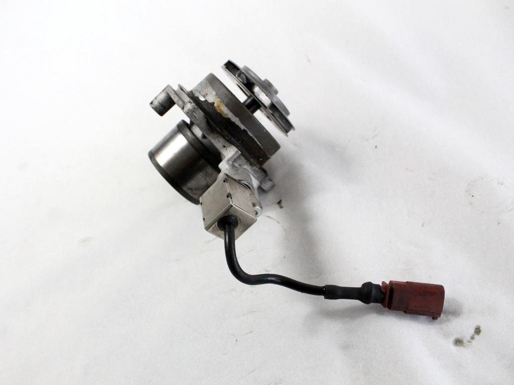 VODNA CRPALKA  OEM N. 04L121011P ORIGINAL REZERVNI DEL VOLKSWAGEN T-ROC A11 (DAL 2017)  DIESEL LETNIK 2020