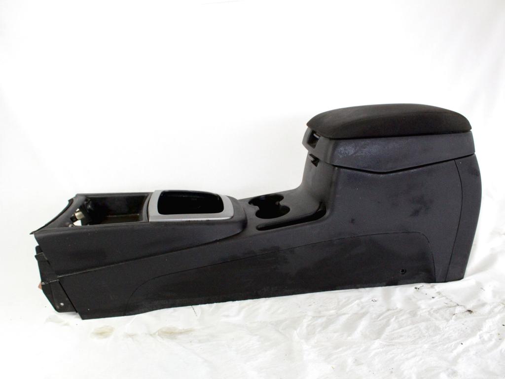 NASLON ZA ROKE/SREDINSKA KONZOLA OEM N. 846102B150HZ ORIGINAL REZERVNI DEL HYUNDAI SANTA FE CM MK2 (2006 - 2012)DIESEL LETNIK 2011