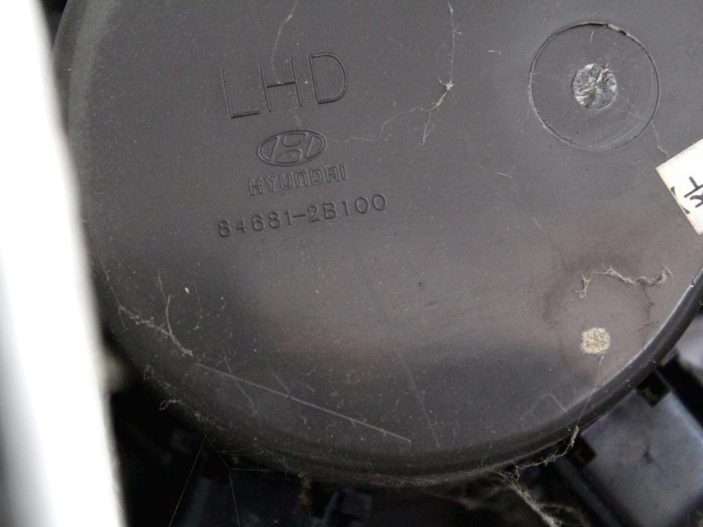 NASLON ZA ROKE/SREDINSKA KONZOLA OEM N. 846102B150HZ ORIGINAL REZERVNI DEL HYUNDAI SANTA FE CM MK2 (2006 - 2012)DIESEL LETNIK 2011