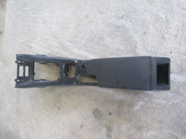 NASLON ZA ROKE/SREDINSKA KONZOLA OEM N. 969100026R ORIGINAL REZERVNI DEL RENAULT MEGANE MK3 BZ0/1 B3 DZ0/1 KZ0/1 BER/SPORTOUR/ESTATE (2009 - 2015) DIESEL LETNIK 2012