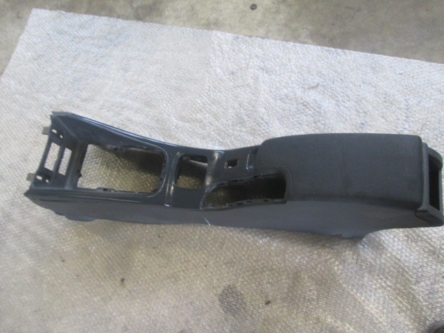 NASLON ZA ROKE/SREDINSKA KONZOLA OEM N. 969100026R ORIGINAL REZERVNI DEL RENAULT MEGANE MK3 BZ0/1 B3 DZ0/1 KZ0/1 BER/SPORTOUR/ESTATE (2009 - 2015) DIESEL LETNIK 2012