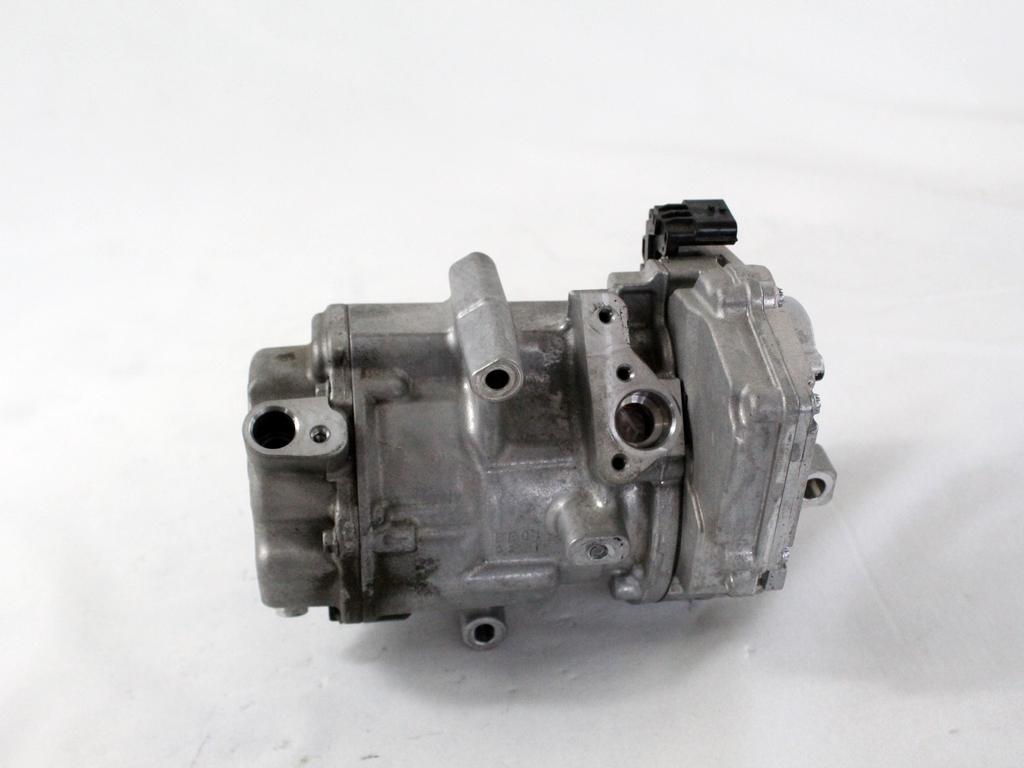 KOMPRESOR KLIME  OEM N. 926003211R ORIGINAL REZERVNI DEL RENAULT CLIO B7 SCE MK5 (DAL 2019)IBRIDO (ELETRICO-BENZINA) LETNIK 2022
