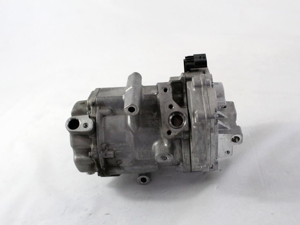 KOMPRESOR KLIME  OEM N. 926003211R ORIGINAL REZERVNI DEL RENAULT CLIO B7 SCE MK5 (DAL 2019)IBRIDO (ELETRICO-BENZINA) LETNIK 2022