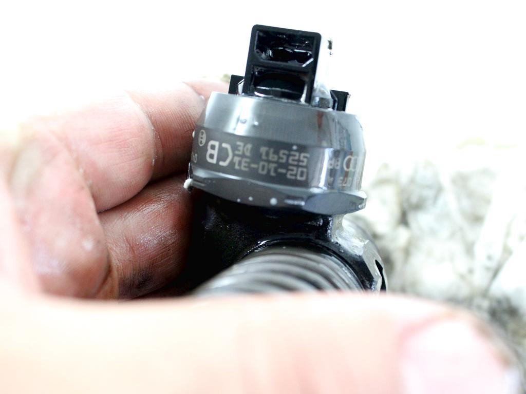 INJEKTORJI DIESEL OEM N. 038130073BA ORIGINAL REZERVNI DEL AUDI A4 B6 8E2 8E5 BER/SW (2001 - 2005) DIESEL LETNIK 2002
