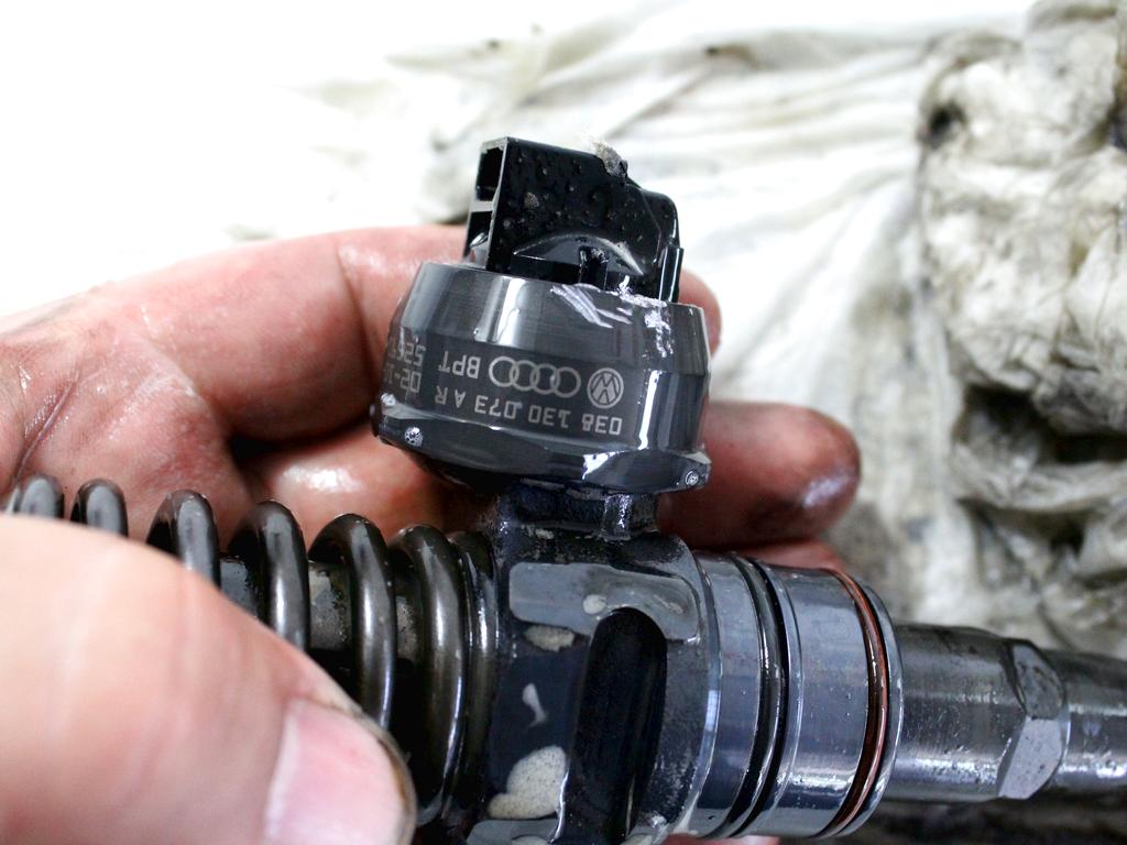 INJEKTORJI DIESEL OEM N. 038130073BA ORIGINAL REZERVNI DEL AUDI A4 B6 8E2 8E5 BER/SW (2001 - 2005) DIESEL LETNIK 2002