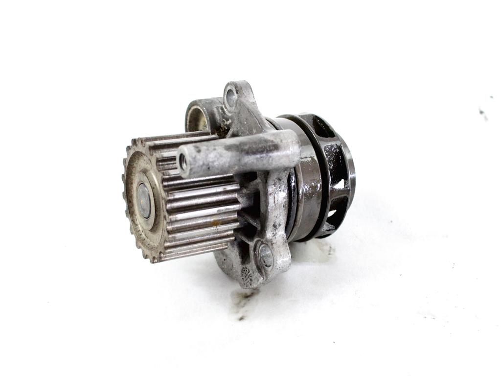 VODNA CRPALKA  OEM N. 03L121011G ORIGINAL REZERVNI DEL AUDI A4 B6 8E2 8E5 BER/SW (2001 - 2005) DIESEL LETNIK 2002