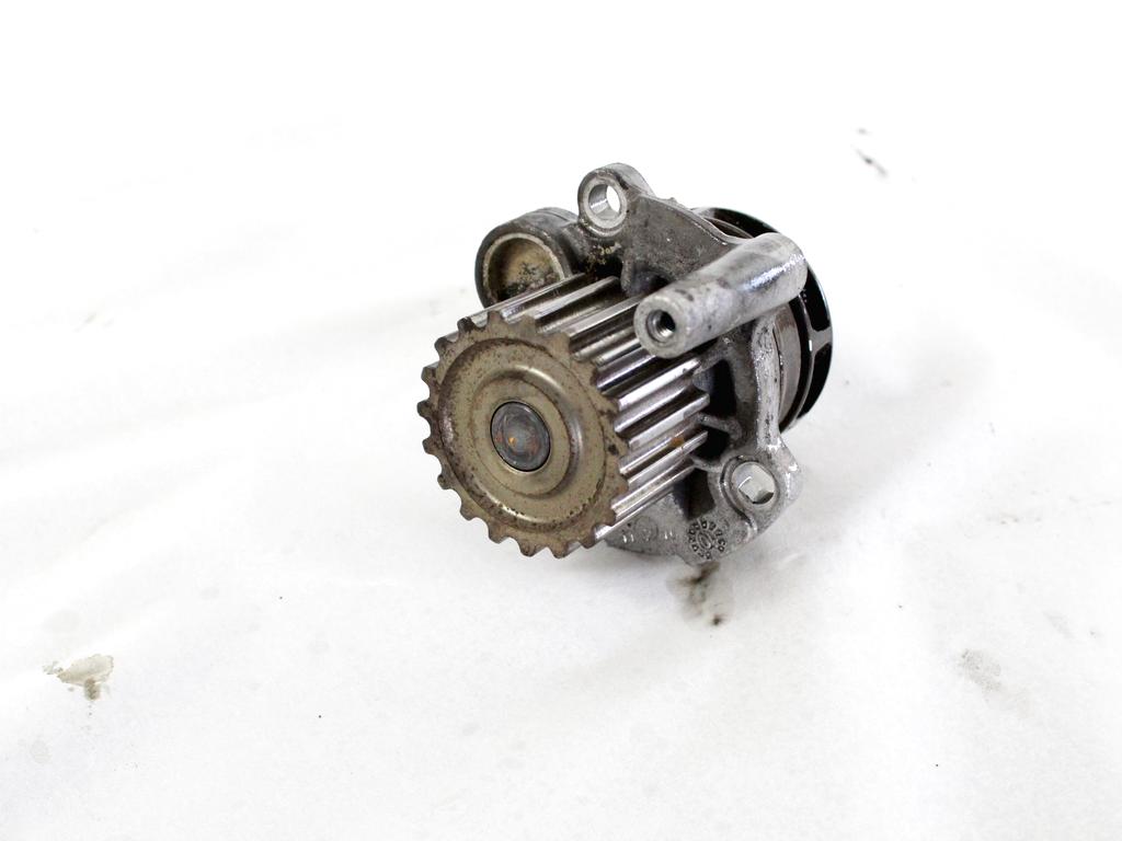 VODNA CRPALKA  OEM N. 03L121011G ORIGINAL REZERVNI DEL AUDI A4 B6 8E2 8E5 BER/SW (2001 - 2005) DIESEL LETNIK 2002