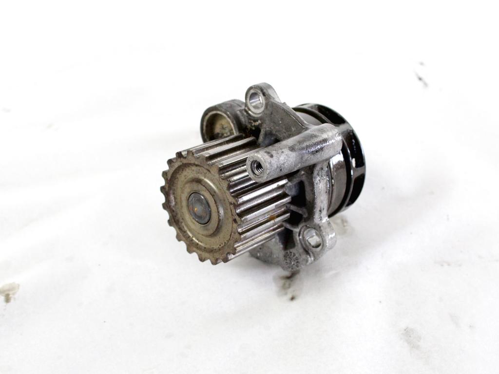 VODNA CRPALKA  OEM N. 03L121011G ORIGINAL REZERVNI DEL AUDI A4 B6 8E2 8E5 BER/SW (2001 - 2005) DIESEL LETNIK 2002