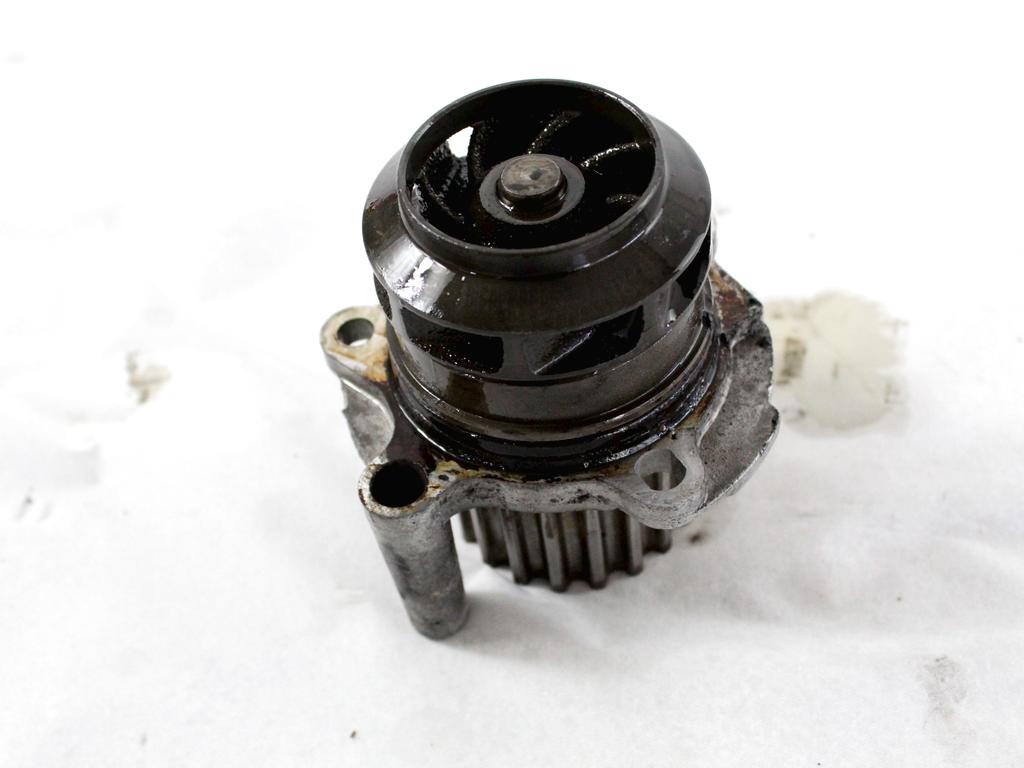 VODNA CRPALKA  OEM N. 03L121011G ORIGINAL REZERVNI DEL AUDI A4 B6 8E2 8E5 BER/SW (2001 - 2005) DIESEL LETNIK 2002